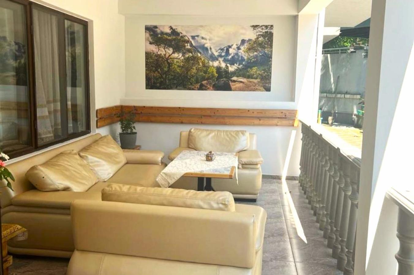 Hotel Ararat โกนิโอ ภายนอก รูปภาพ
