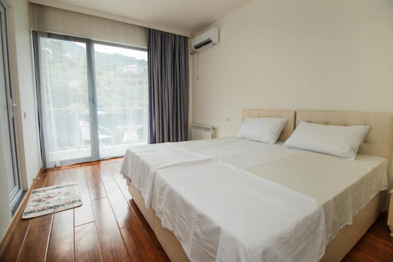 Hotel Ararat โกนิโอ ภายนอก รูปภาพ