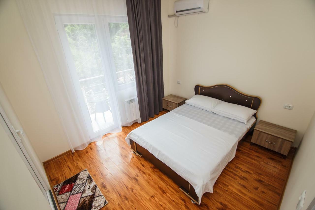 Hotel Ararat โกนิโอ ภายนอก รูปภาพ